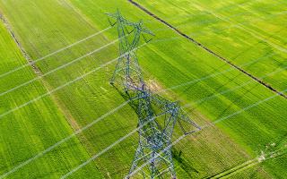 由于天氣溫暖，4月份電價下跌