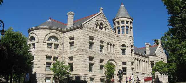 IU布魯明頓班的學生提出關于馬來西亞可再生能源的建議