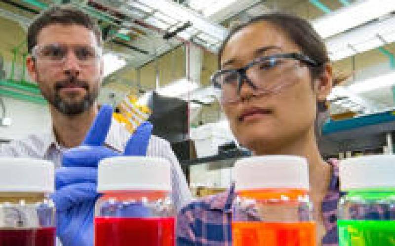 科學(xué)家們給太陽(yáng)能光伏發(fā)電做了大量工作