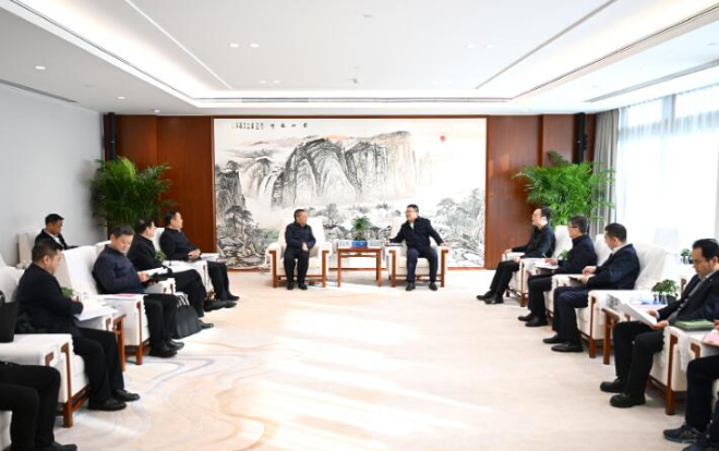 中國電建黨委副書記王小軍與貴州省委常委、貴陽市委書記胡忠雄會(huì)談